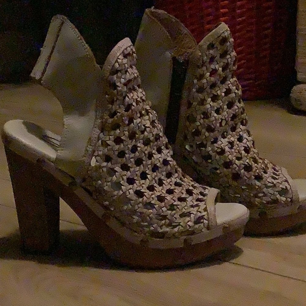 Sbicca chunky heeled platform shoes